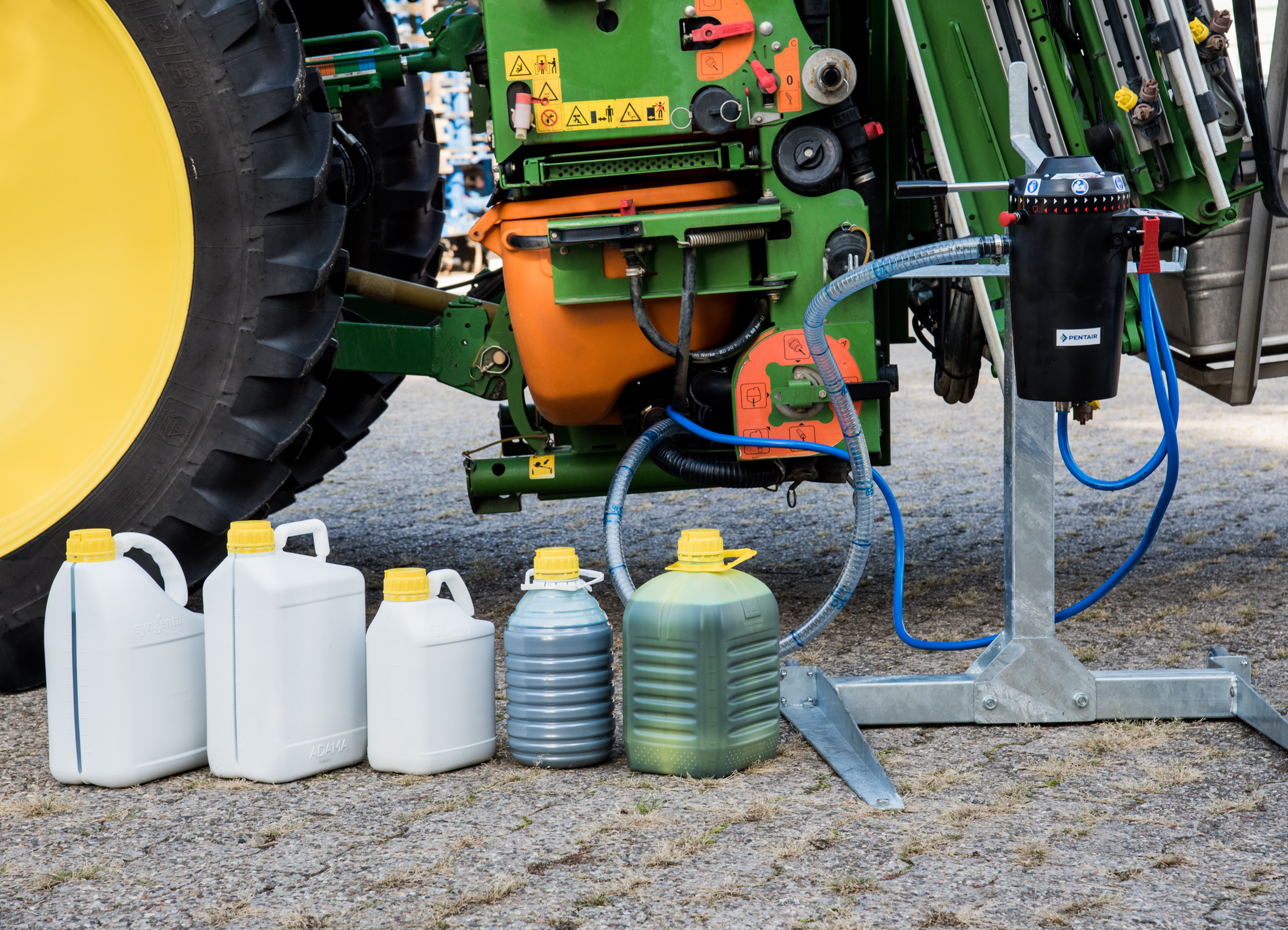 Das geschlossene Transfersystem easyconnect verbessert den Umgang von Pflanzenschutzmitteln
